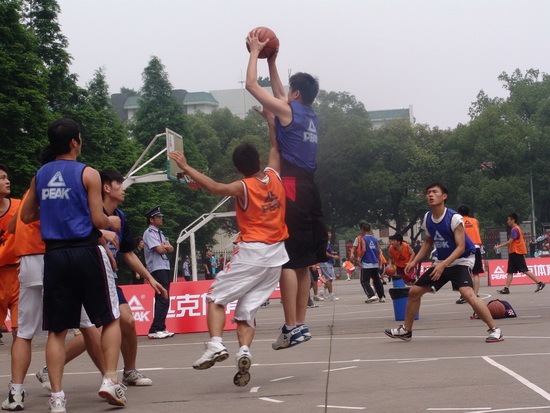 中球员们更